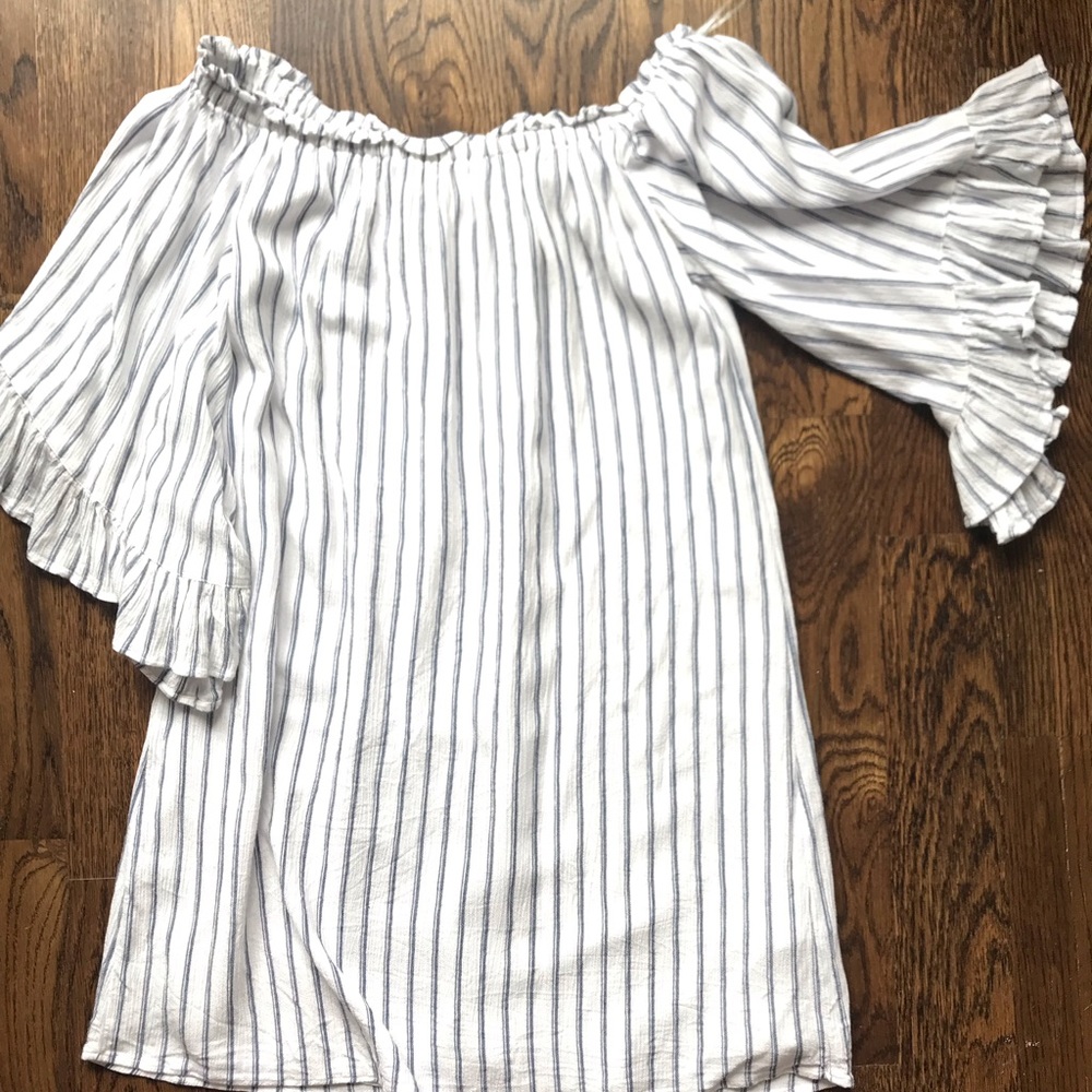 Off the shoulder flowy shift dress